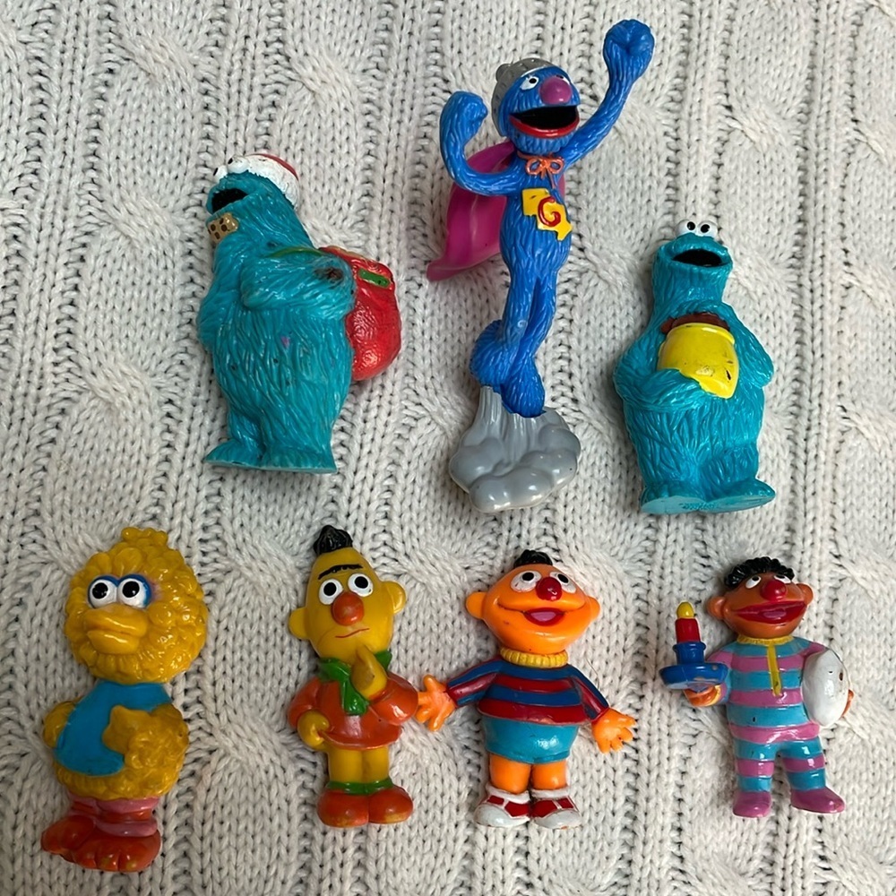 VTG Sesame Street. 7 PVC figures. See pics for details/condition. JHP/applause